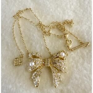✨New Kendra Scott Gold Krista Bow Short Pendant Necklace in White Mix✨